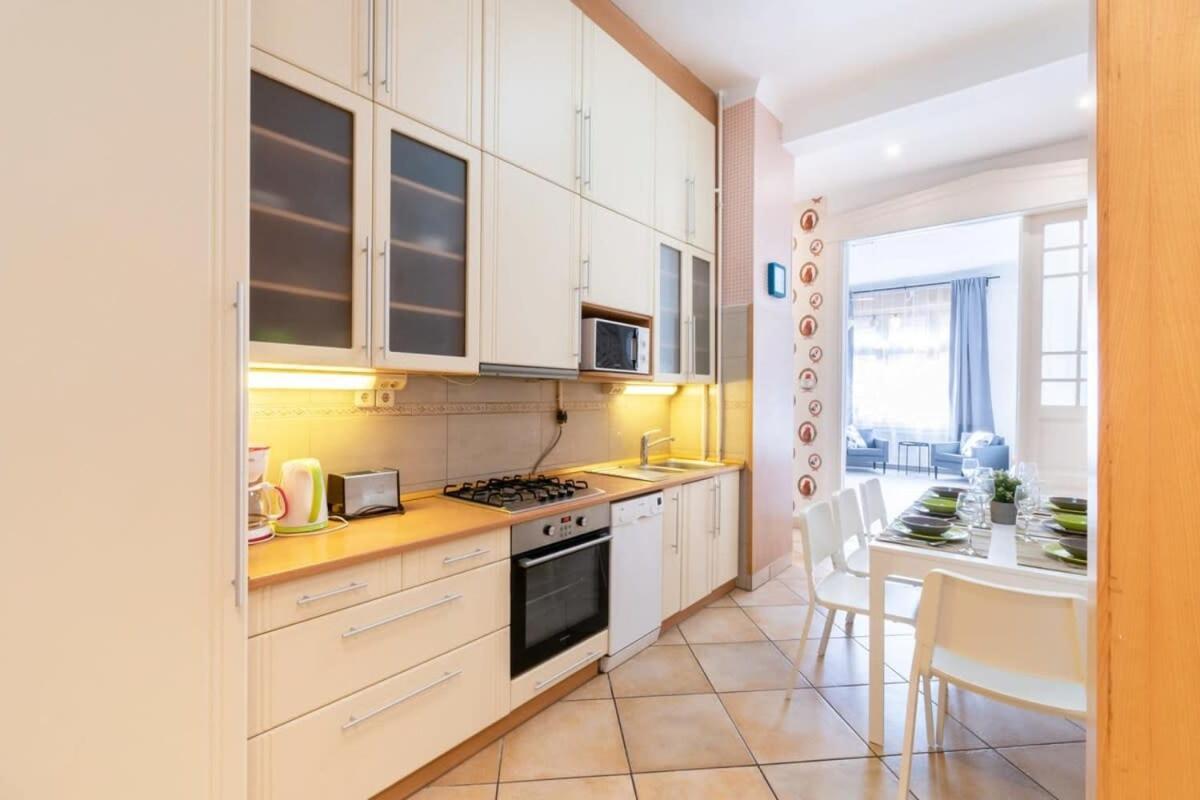 Apartment Spacious And Comfy Very *